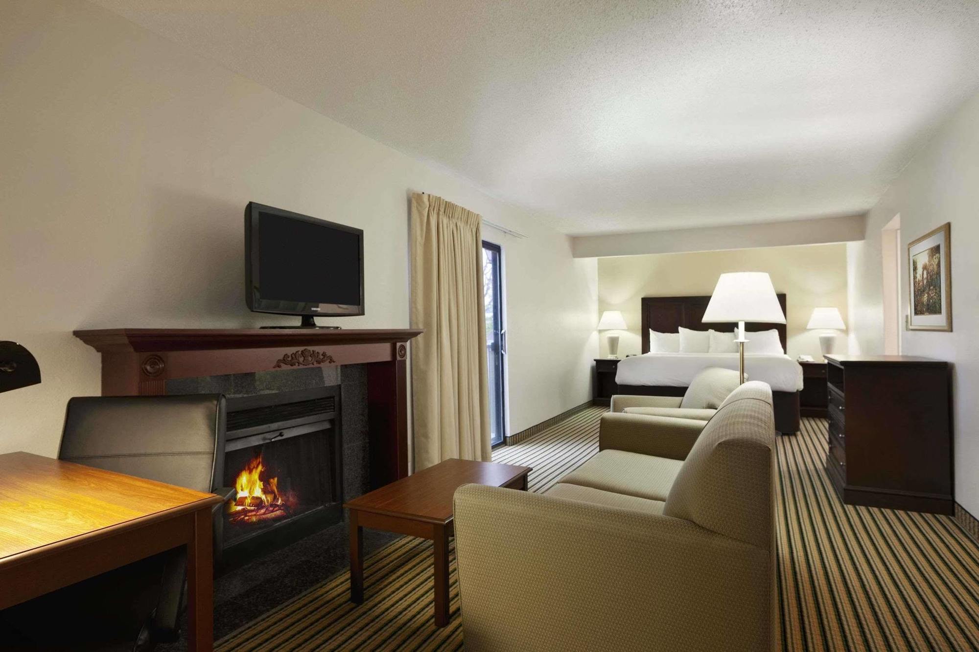 Hawthorn Suites Of Troy Exteriör bild